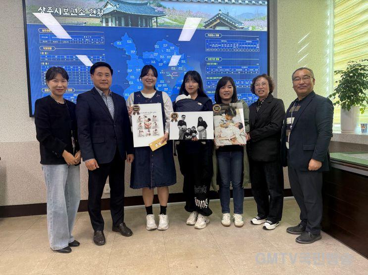[상주시 건강증진과]임산부의날 기념 사진전시회 시상식 단체사진.jpg