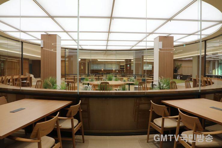 개선공사 완료한 국립금오공대 도서관 1층 (2).JPG