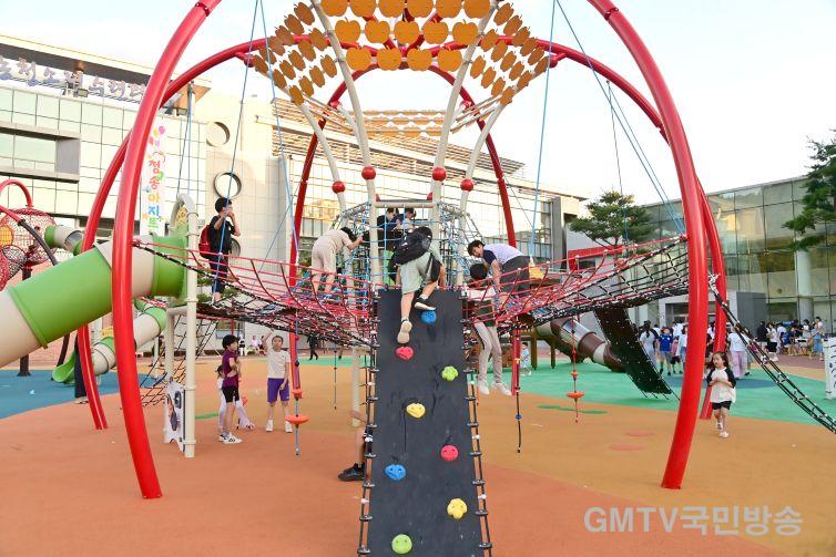 260317보도자료(청송군, 키즈카페·청소년 공간 확충에 힘써-청송아지트 조합놀이대).jpg